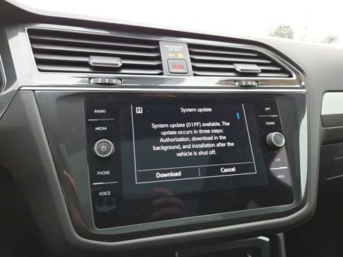 Certified 2023 Volkswagen Tiguan SE R-Line image 14