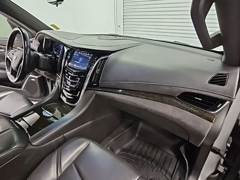 Used 2019 Cadillac Escalade ESV Platinum image 43