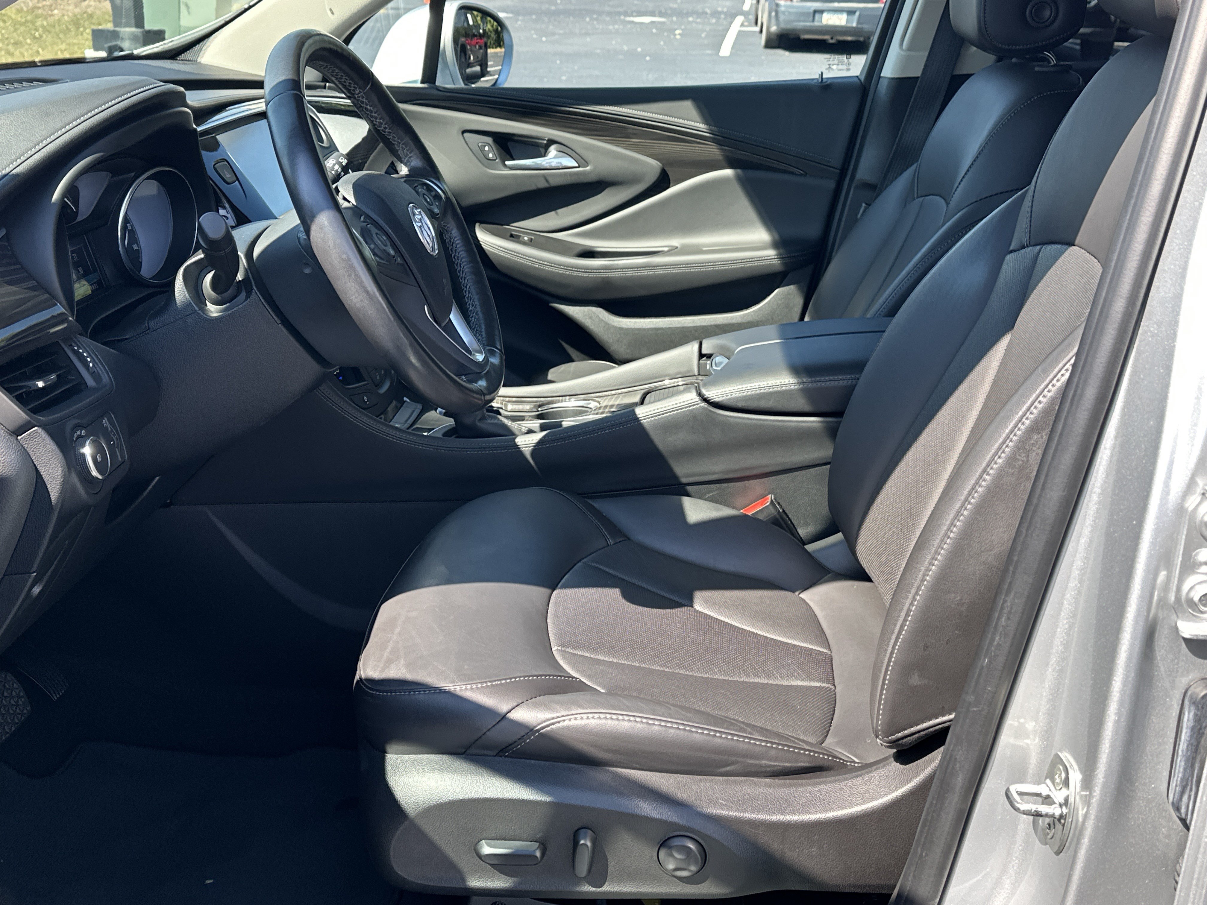 Used 2019 Buick Envision Essence FWD image 9
