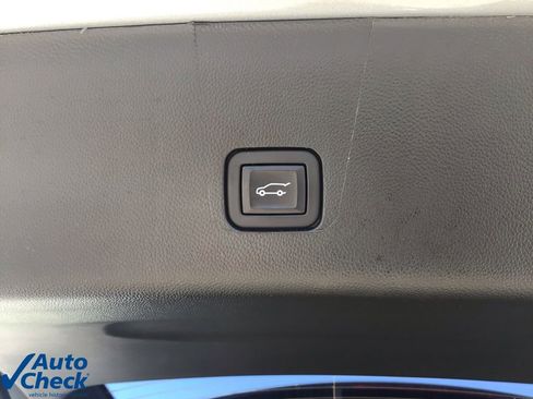 Used 2023 Chevrolet Traverse RS image 7