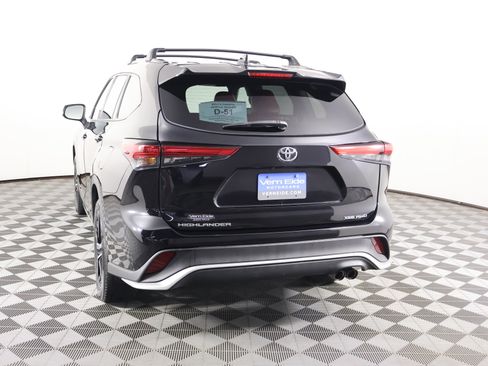 Used 2021 Toyota Highlander XSE image 7