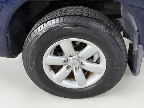 Used 2010 Nissan Titan SE image 28