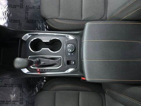 Used 2021 Chevrolet Traverse LT AWD/4WD image 36