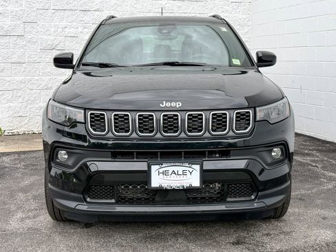 Used 2024 Jeep Compass Latitude w/ Sun and Sound Group AWD/4WD image 2