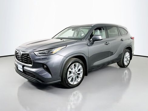 Used 2022 Toyota Highlander Limited AWD/4WD image 4