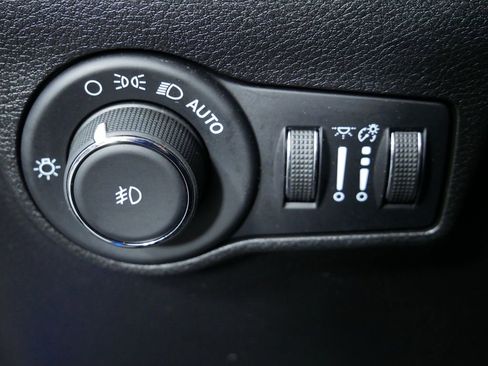 Used 2022 Jeep Compass Latitude image 24