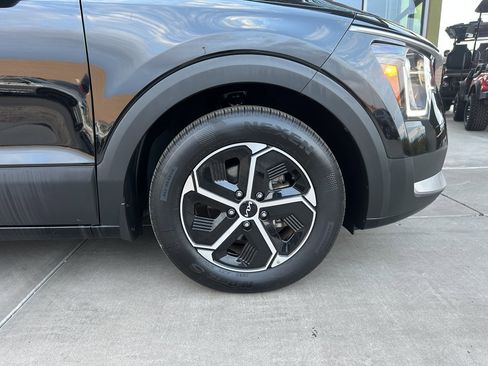 Used 2024 Kia Niro EX image 8