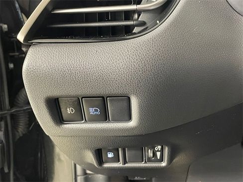 Used 2019 Toyota C-HR Limited image 12