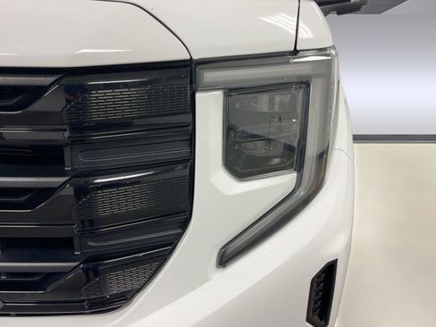 Used 2022 GMC Sierra 1500 Elevation w/ Elevation Premium Package image 9