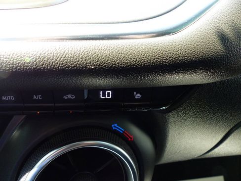 Used 2022 Chevrolet Blazer LT FWD image 36