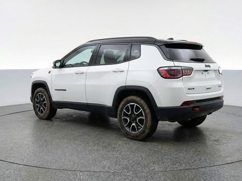 Used 2025 Jeep Compass Trailhawk image 6