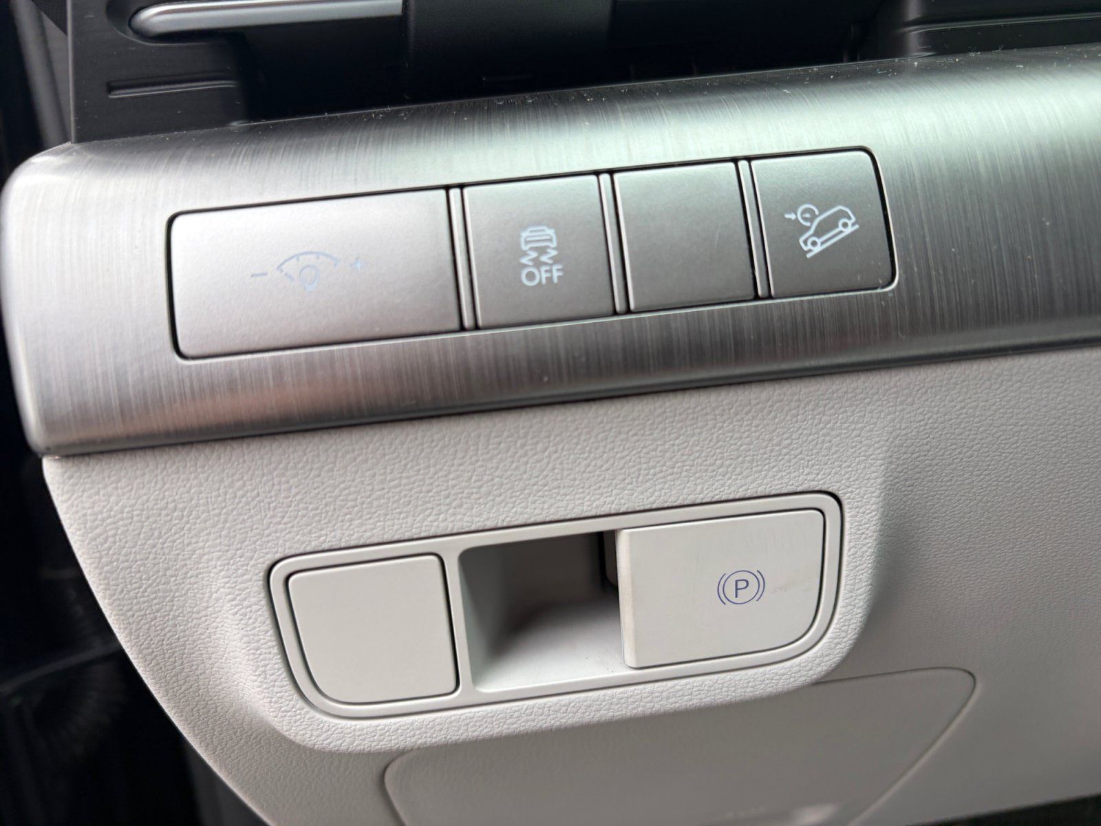 Used 2024 Hyundai Kona SEL AWD/4WD image 32
