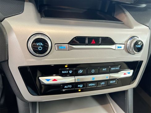 Used 2023 Ford Explorer 4WD image 15