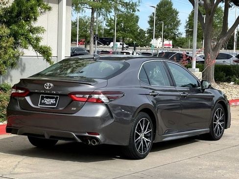 Used 2021 Toyota Camry SE image 4