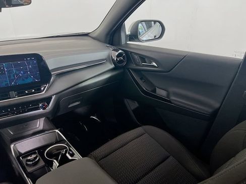 Used 2026 Chevrolet Equinox LT FWD image 25