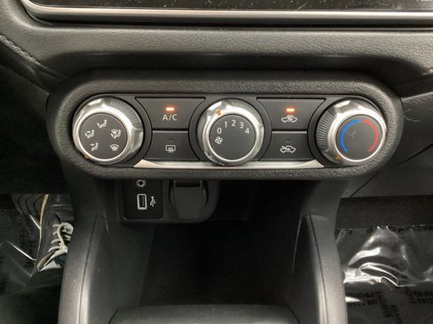 Used 2025 Nissan Versa S FWD image 34