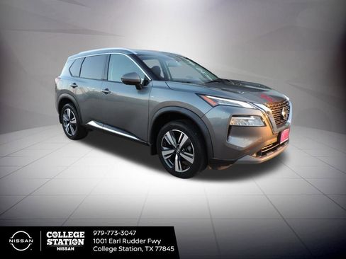 Used 2021 Nissan Rogue SL w/ Premium Package image 3