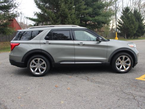 Used 2020 Ford Explorer Platinum w/ Premium Technology Package image 8
