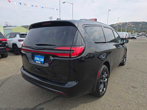 New 2026 Chrysler Pacifica Limited w/ S Appearance Package image 5