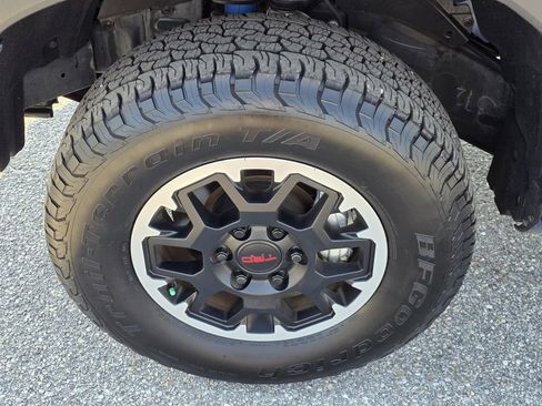 Used 2024 Toyota Tacoma TRD Off-Road AWD/4WD image 31