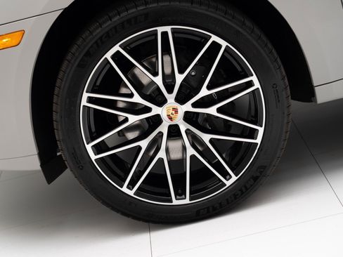 Certified 2026 Porsche Macan AWD/4WD image 12