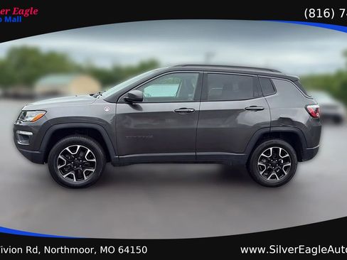 Used 2019 Jeep Compass Trailhawk AWD/4WD image 2