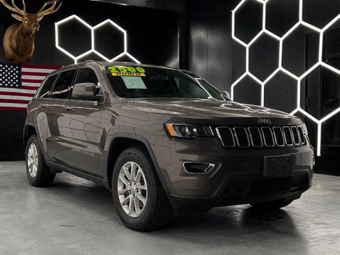 Used 2021 Jeep Grand Cherokee Laredo RWD image 2