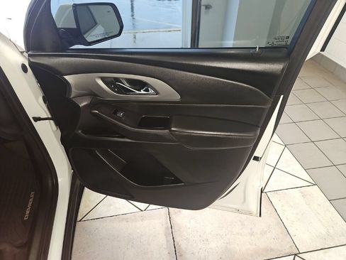 Used 2020 Chevrolet Traverse LT w/ Driver Confidence II Package AWD/4WD image 32