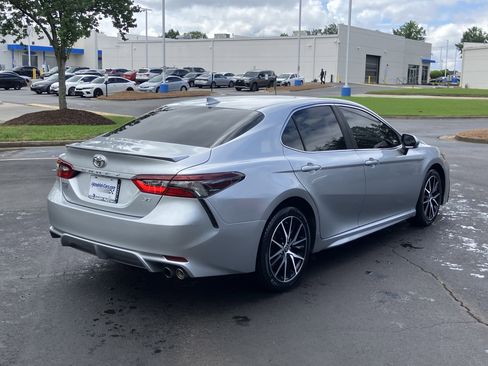Used 2022 Toyota Camry SE w/ Carpet Mat Package (TMS) FWD image 10