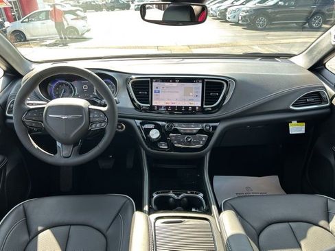 New 2026 Chrysler Pacifica Limited AWD/4WD image 26