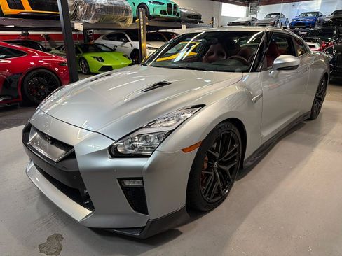 Used 2018 Nissan GT-R Premium w/ Premium Interior Package AWD/4WD image 10