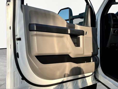 Used 2022 Ford F350 XL w/ Power Equipment Group image 19