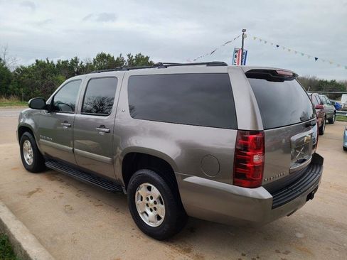 Used 2008 Chevrolet Suburban LT w/ LT Preferred Equipment Group RWD image 5