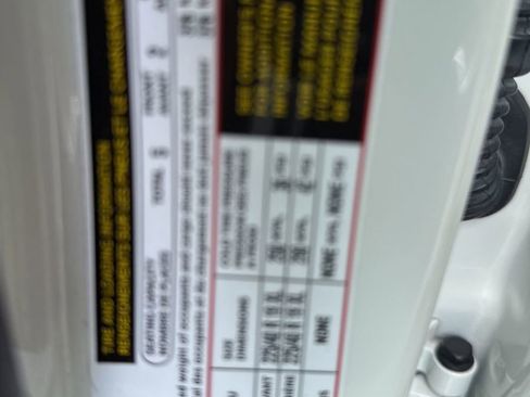 Used 2024 BMW 330i Sedan w/ Premium Package image 11