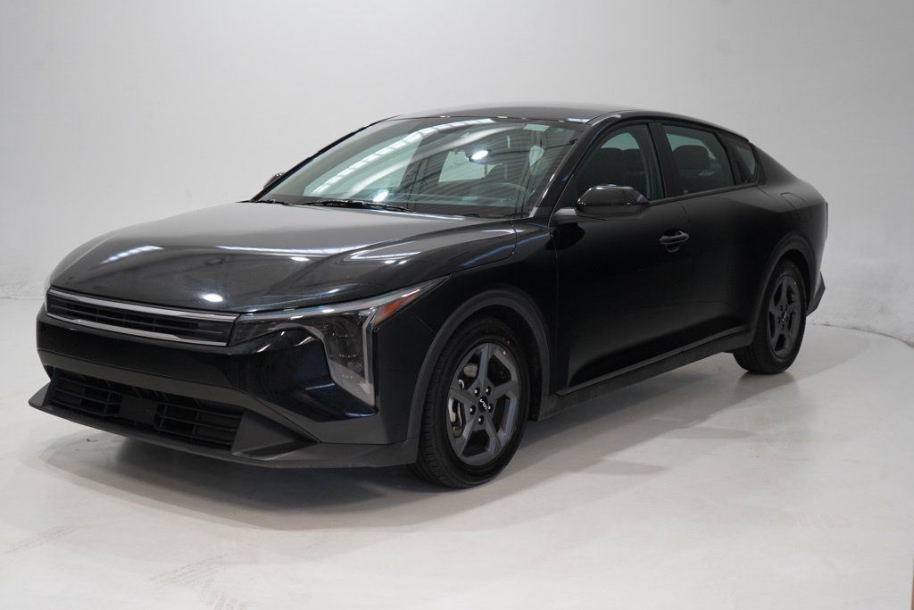 Used 2025 Kia K4 FWD image 3
