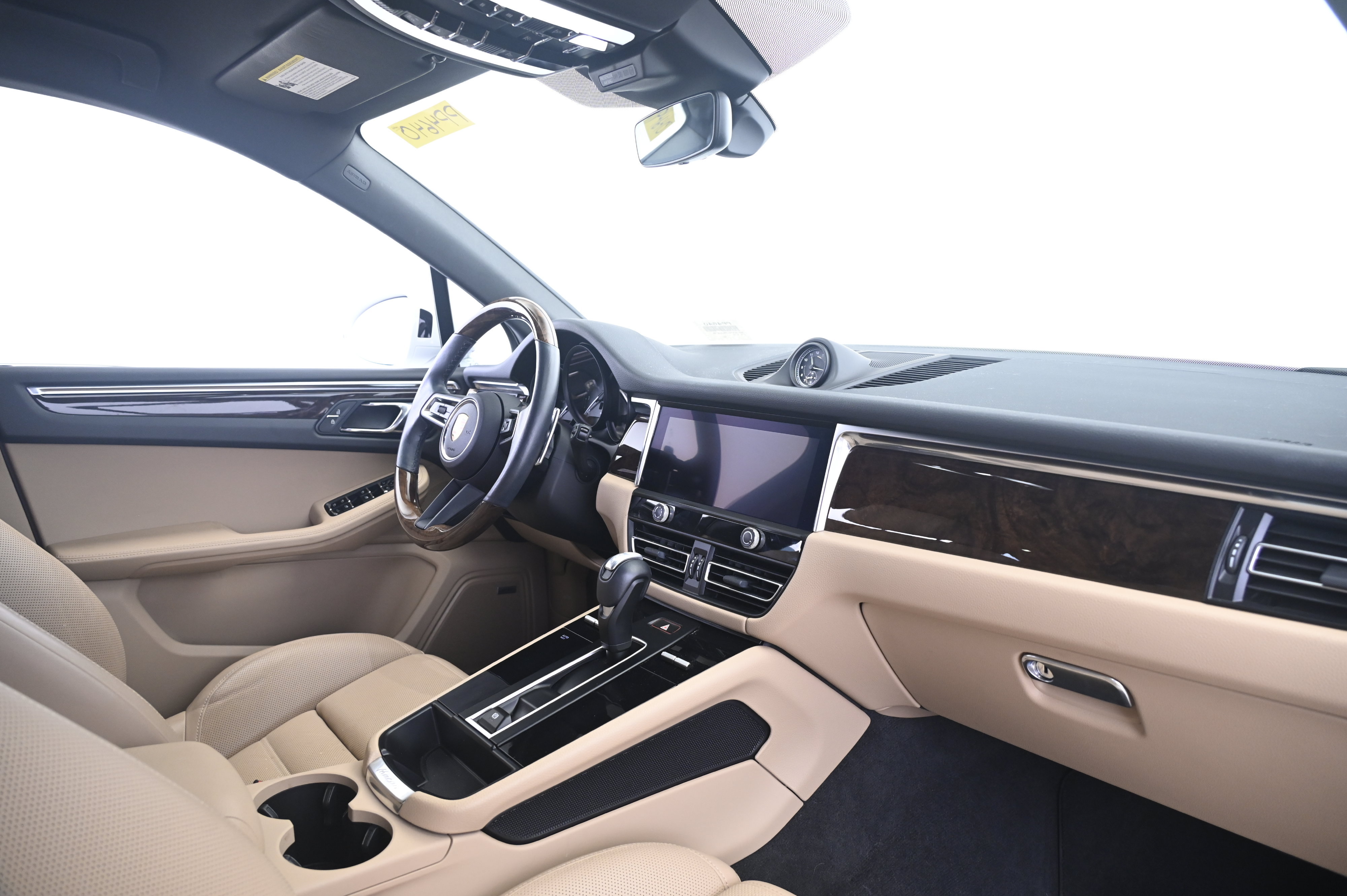 Certified 2024 Porsche Macan AWD/4WD image 22