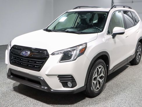 Used 2022 Subaru Forester Premium AWD/4WD image 32