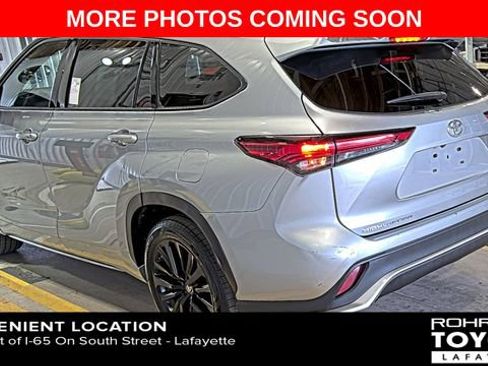 Used 2023 Toyota Highlander XSE image 2