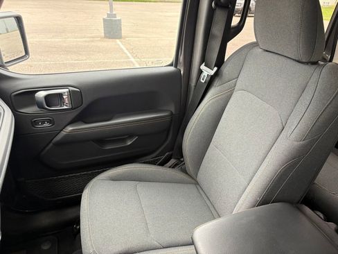 Used 2025 Jeep Wrangler Unlimited Sahara AWD/4WD image 27