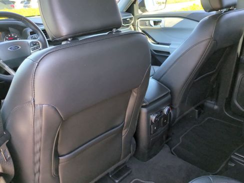Used 2022 Ford Explorer XLT w/ Equipment Group 202A image 18