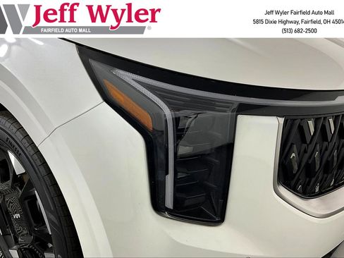 New 2026 Kia Carnival EX FWD image 8