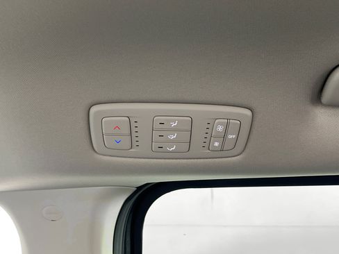 Used 2024 Kia Carnival LX image 24