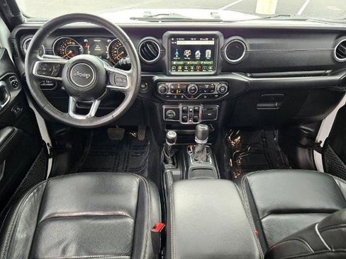 Used 2019 Jeep Wrangler Unlimited Sahara w/ Dual Top Group AWD/4WD image 17