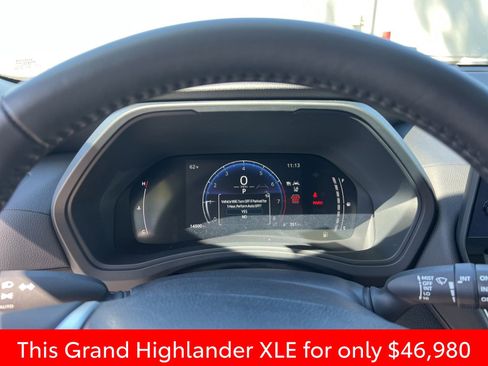 Used 2025 Toyota Grand Highlander AWD image 17