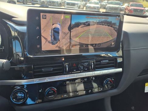 New 2026 Nissan Pathfinder SL image 8