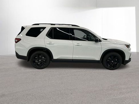 Certified 2025 Honda Pilot Black Edition image 36