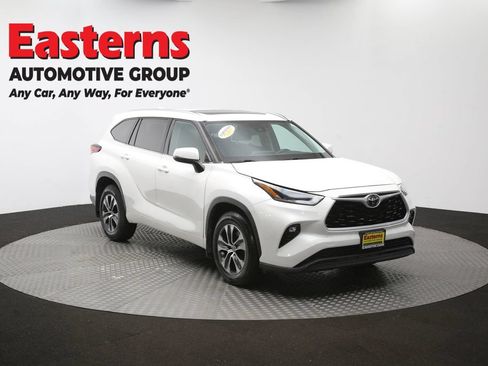 Used 2021 Toyota Highlander XLE AWD/4WD image 51