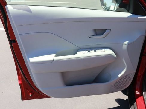 Used 2024 Hyundai Kona SEL FWD image 8