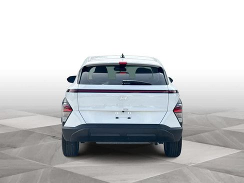 Used 2025 Hyundai Kona SE FWD image 7