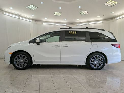 Used 2025 Honda Odyssey Touring image 5